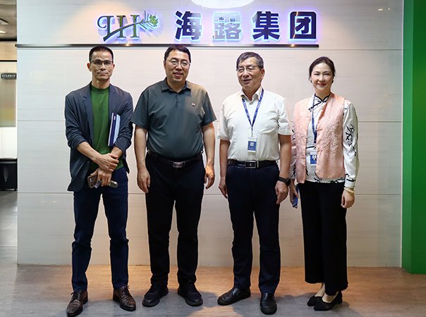 �й�ũ��Ժ��ϯ��ѧ�ҵ���װ��Ӯ����ģʽ������̽ũ��Ʒ��ͨ���辶